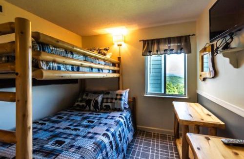 Chalet Village Apartamento | Mountain Villa Magnificent Views - 2 Pools, Fireplace & Hot Tub