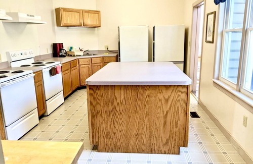 Waynesboro Villa | Mountaintop Retreat Center Villa with Wifi, Basketball Court & Beautiful Trails