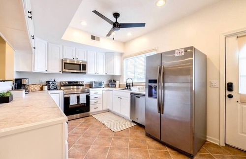 Tremont Casa | Movie Theater-Game Room-Parking-Heart Of Cleveland