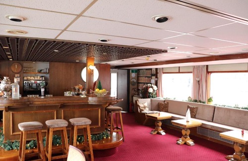 Vienna Alquiler De Eote | Ms Diana Hotel - Cruises