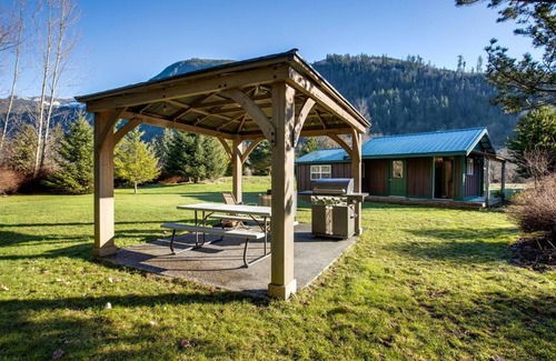 Maple Falls Casa | Mt. Baker Lodging Cabin 71 – SLEEPS 4!
