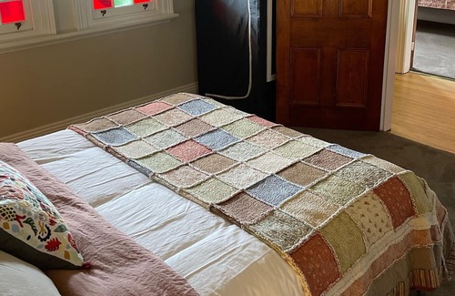 Goulburn Casa | ‘Mt Carmel’ Family Federation Home, A short stroll to town, Netflix