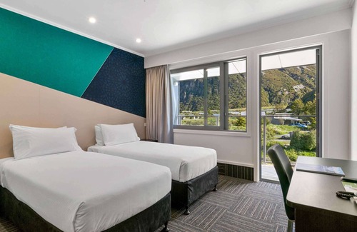 Mount Cook Village Hotel | Mt Cook Lodge & Motels