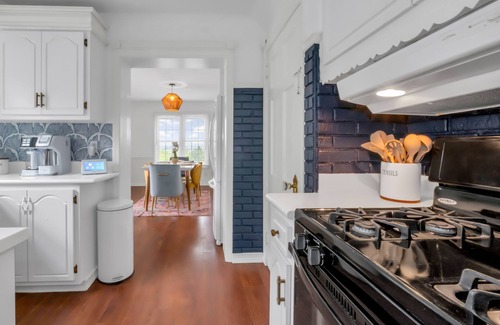 Mount Lebanon Casa | Mt. Lebanon/Luxury/Parking /King Bed/ Sleeps 8