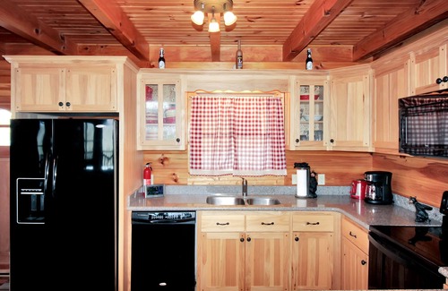 Vein Mountain Cabina | Mtn cabin with views! Short drive to Asheville, Chimney Rock, and Lake James!