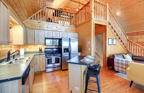 Sparta Cabina | Mtn-View Blue Ridge Cabin on Over 2 Acres!