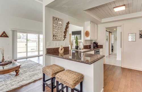 Palm Desert Casa | Mtn-View Getaway w/ Pool: 4 Mi to Dtwn Palm Desert