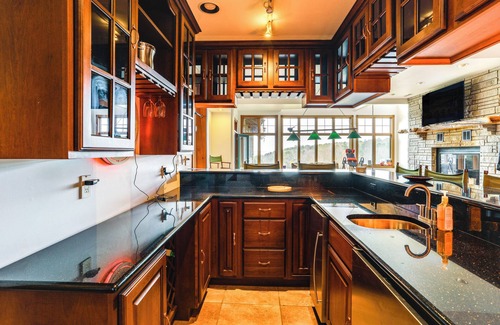 Fairfield Bay Casa | Mtn-View Shirley Pool House: Pets Welcome!