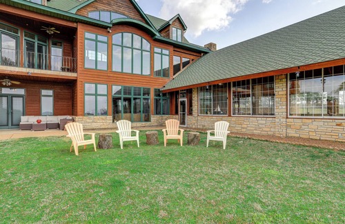 Fairfield Bay Casa | Mtn-View Shirley Pool House: Pets Welcome!