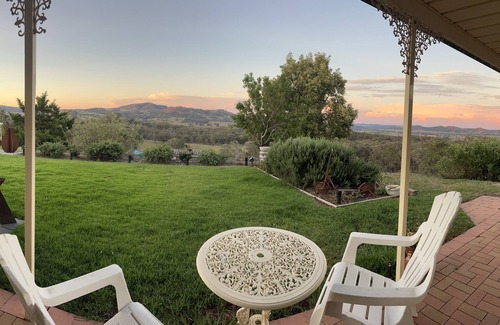 Collingwood Casa | MUDGEE - expansive views, complete privacy, dog friendly holiday cottage
