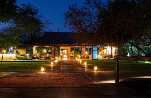 Livingstone Cabina | Mukwa River Lodge