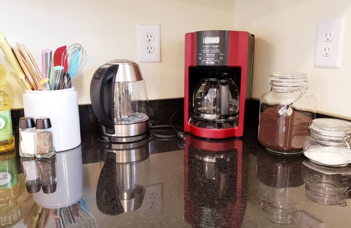 Grovetown Casa | Mulberry Cottage on 16 Acres, King Size Bed, No Pet Fee