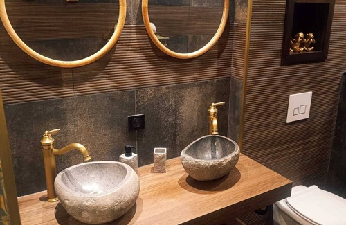 Charleval Cama Y Desayuno | Multiverse Suite: The Immersive Experience