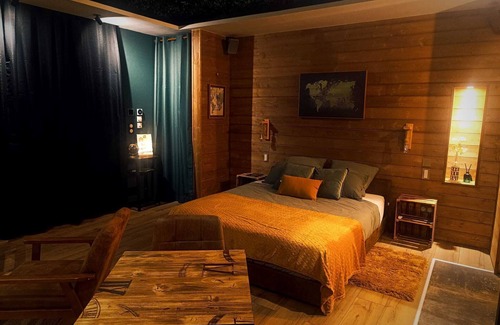 Charleval Cama Y Desayuno | Multiverse Suite: The Immersive Experience