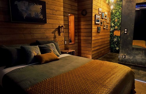 Charleval Cama Y Desayuno | Multiverse Suite: The Immersive Experience