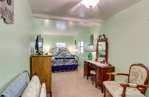 Murphy Cabaña | Murphy Cottage w/ Screened-In Porch - Pets Welcome