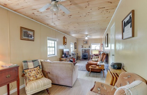 Murphy Cabaña | Murphy Cottage w/ Screened-In Porch - Pets Welcome