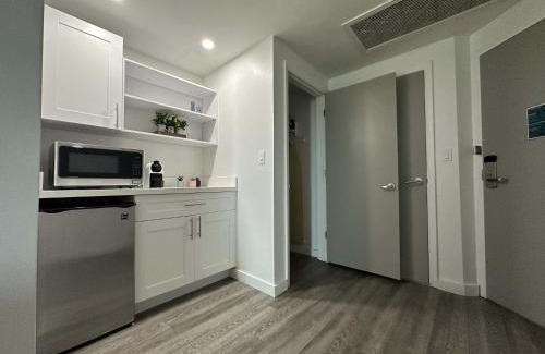 Coconut Grove Hotel | MVR Bright Suite with Premium Bedding