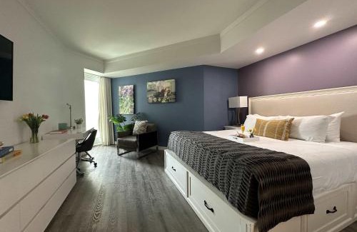 Coconut Grove Hotel | MVR Bright Suite with Premium Bedding