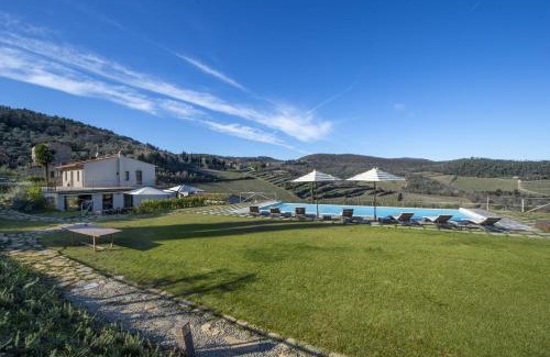Panzano in Chianti Villa | My Exclusive Italy - Villa Chianti with infinity pool and vineyard view