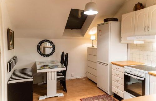 Eskilstuna Apartamento | Mysig takvåning med balkong
