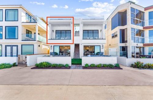 Mission Beach Casa | N Oceanfront Masterpiece with Rooftop & Hot Tub