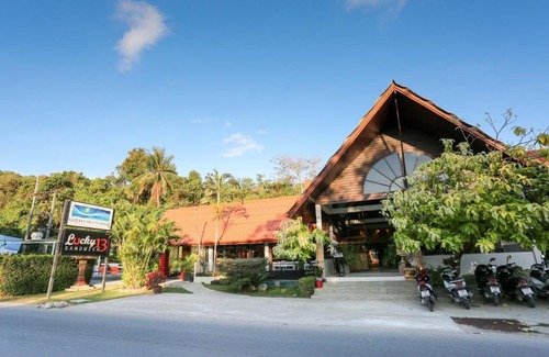 Nai Harn Hotel | Naiharn Beach Resort - SHA Plus Extra