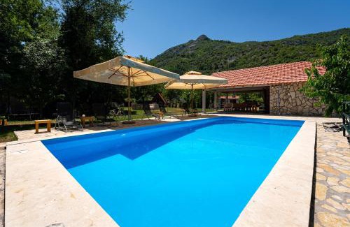 Cetinje Chalet De Esquí | NAJ village