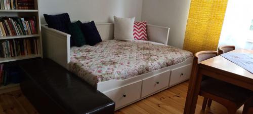 Oberhausen Apartamento | Nana-EG-80m2 sanierter Altbau-Parkplatz-kleiner Garten-WLAN-NETFLIX-2Zimmer-Küche-Dusche-Wanne-Waschmaschine