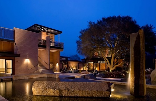 Yountville Casa | Napa Valley Luxurious Escape w/ Rooftop Pool, Gas Fireplace! Spa Onsite