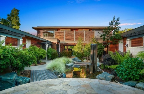 Yountville Casa | Napa Valley Luxurious Escape w/ Rooftop Pool, Gas Fireplace! Spa Onsite