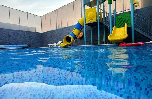 Al Kafrayn Chalet De Esquí | Natalie water park chalet