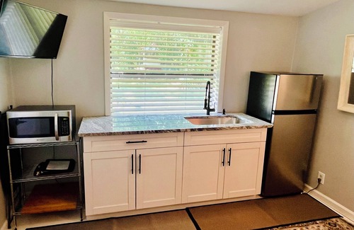 Lutz Casa | TARIFAS CON DESCUENTO DE VERANO! Cozy Lake House Suite en un barrio seguro