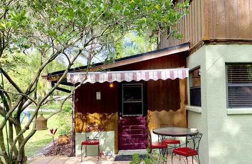 Lutz Casa | TARIFAS CON DESCUENTO DE VERANO! Cozy Lake House Suite en un barrio seguro