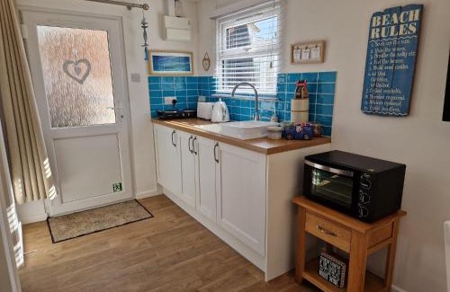 New Forest District Casa | Nautical themed Guest House with private patio on the outskirts of Lymington