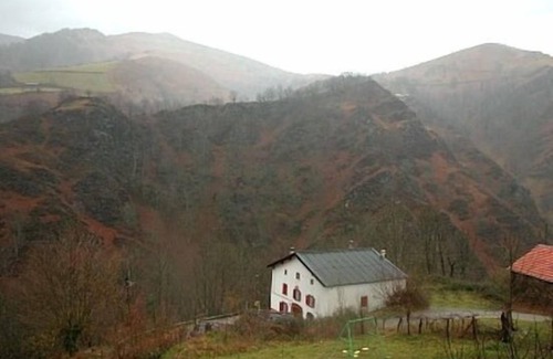 Valcarlos Cabaña | Caserío rural para 13 personas con wifi, chimenea y calefacción en Luzaide