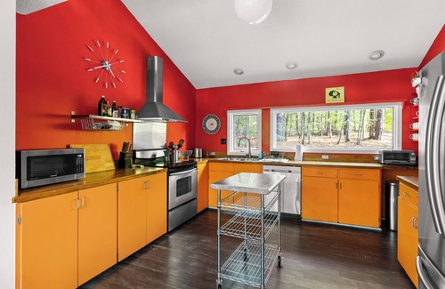 Durham Casa | Duke Forest Escape 3BR, 6 Beds, Huge Back Patio!