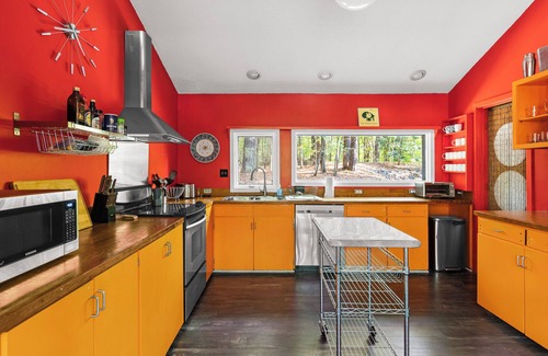 Durham Casa | Duke Forest Escape 3BR, 6 Beds, Huge Back Patio!