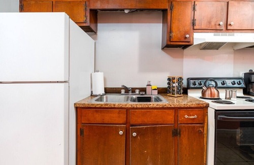 Pineville Apartamento | Near Cleco & Hospital | w/Office | 55" TV | King 🛏