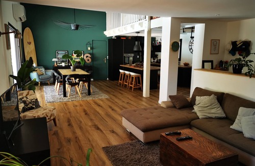 Saint-Sulpice-et-Cameyrac Casa | Near the Golf course, modern villa with swimming pool in a private residence