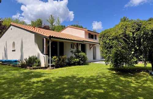 Saint-Sulpice-et-Cameyrac Casa | Near the Golf course, modern villa with swimming pool in a private residence
