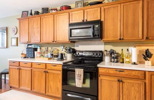 Buechel Casa | Near Highways and a 20 Min Drive to Louisville's Main Attractions