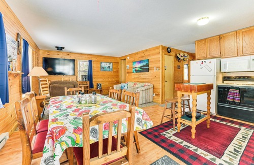 Detour Township Cabina | Near Lake Huron: Secluded Goetzville Cabin w/ Deck