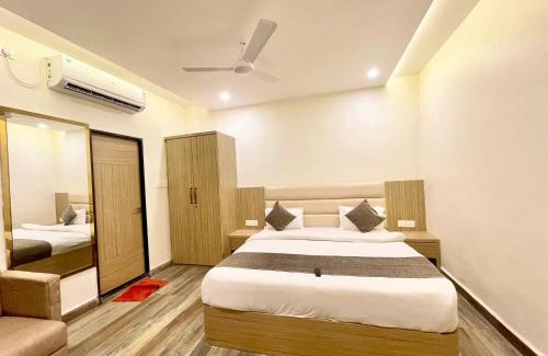 Ujjain Hotel | Near Mahakaal Temple Hotel # PRA-KASH ! Ujjain,Near Railway station, Fully Air conditioned Rooms Prime Location wifi- Lift and PARKING,Facilities, BEST HOTEL IN UJJAIN