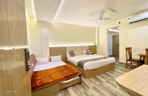 Ujjain Hotel | Near Mahakaal Temple Hotel # PRA-KASH ! Ujjain,Near Railway station, Fully Air conditioned Rooms Prime Location wifi- Lift and PARKING,Facilities, BEST HOTEL IN UJJAIN