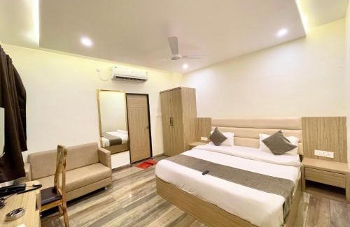 Ujjain Hotel | Near Mahakaal Temple Hotel # PRA-KASH ! Ujjain,Near Railway station, Fully Air conditioned Rooms Prime Location wifi- Lift and PARKING,Facilities, BEST HOTEL IN UJJAIN