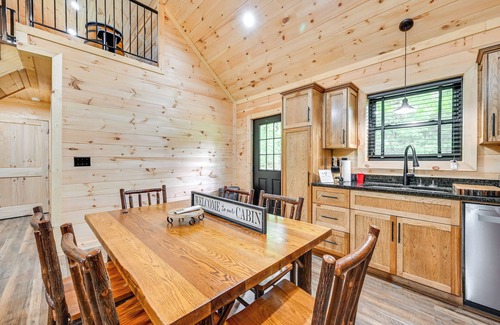 Cave City Cabina | Near Mammoth Cave: Family-Friendly Cabin w/ Patio!