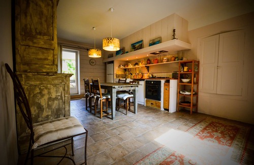 Saint-Pons-la-Calm Casa | Cerca de UZES- ENCANTO- Centro del pueblo- Piscina climatizada- Acogedor-Muy bien equipado