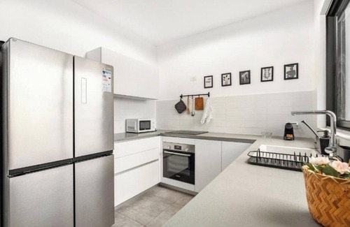 Bene Beraq Apartamento | Nehemia Parking and Pool