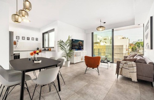 Bene Beraq Apartamento | Nehemia Parking and Pool